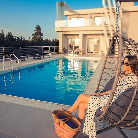 Io Luxury Pool & Hot Tub Suites プレベザ エクステリア 写真
