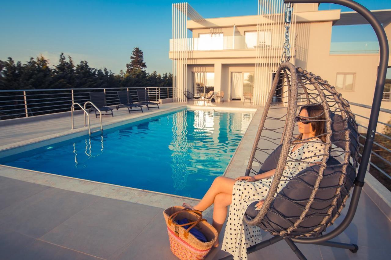 Io Luxury Pool & Hot Tub Suites プレベザ エクステリア 写真