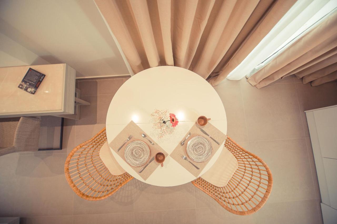 Io Luxury Pool & Hot Tub Suites プレベザ エクステリア 写真