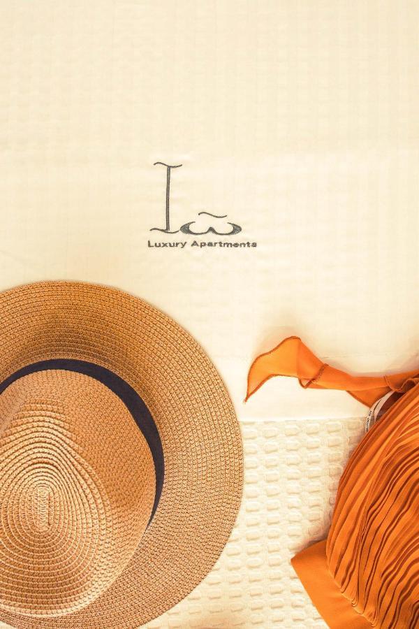 Io Luxury Pool & Hot Tub Suites プレベザ エクステリア 写真