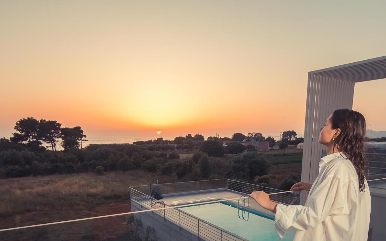 Io Luxury Pool & Hot Tub Suites プレベザ エクステリア 写真