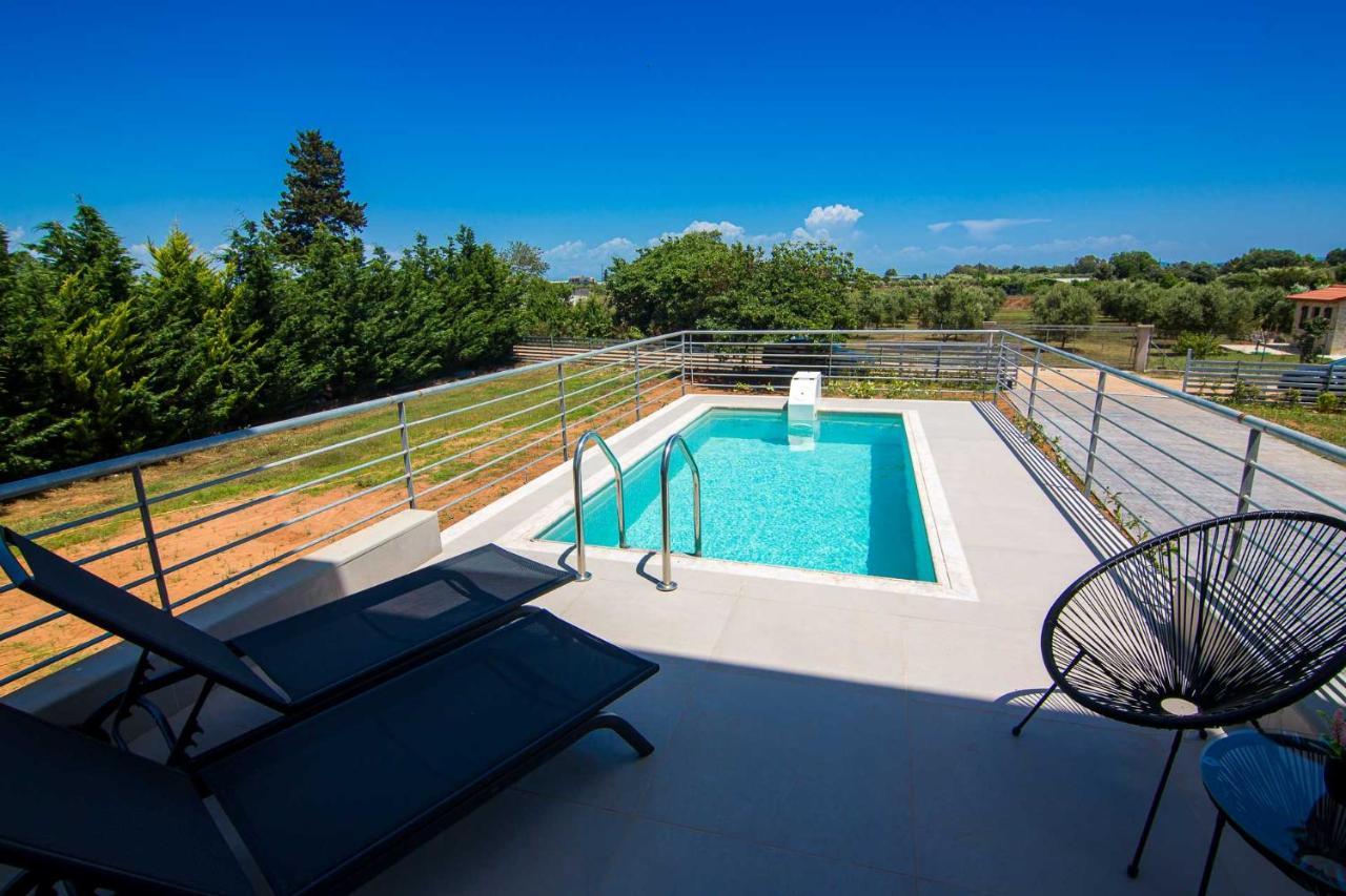 Io Luxury Pool & Hot Tub Suites プレベザ エクステリア 写真