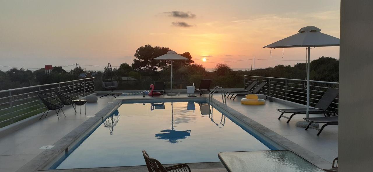 Io Luxury Pool & Hot Tub Suites プレベザ エクステリア 写真