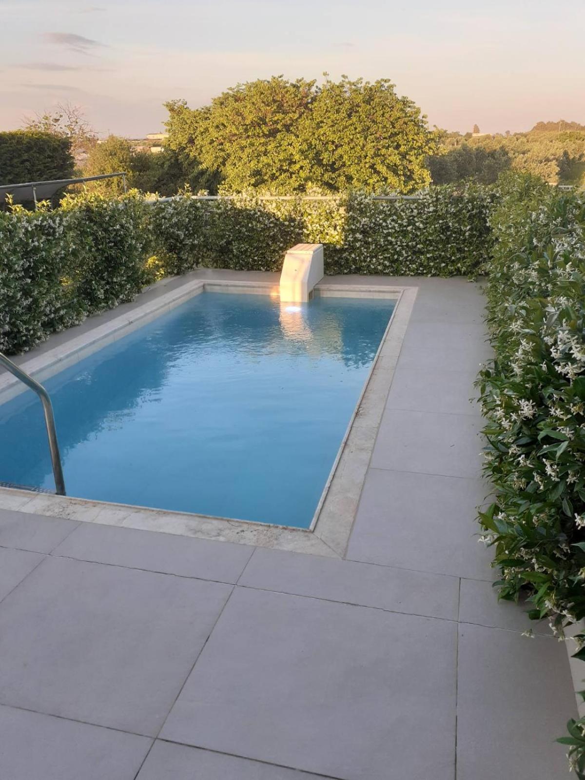 Io Luxury Pool & Hot Tub Suites プレベザ エクステリア 写真